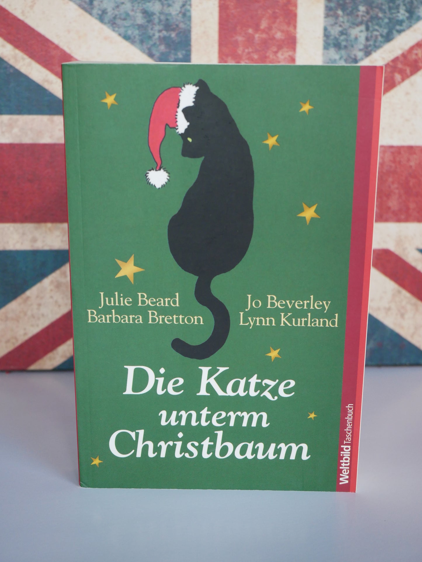 Die Katze unterm Christbaum